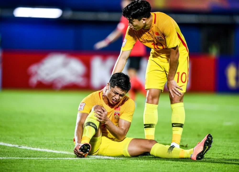 关于巴塞罗那训练开放日，今夜伤情更新引欢呼，荷甲在即，心理建设被强调的信息